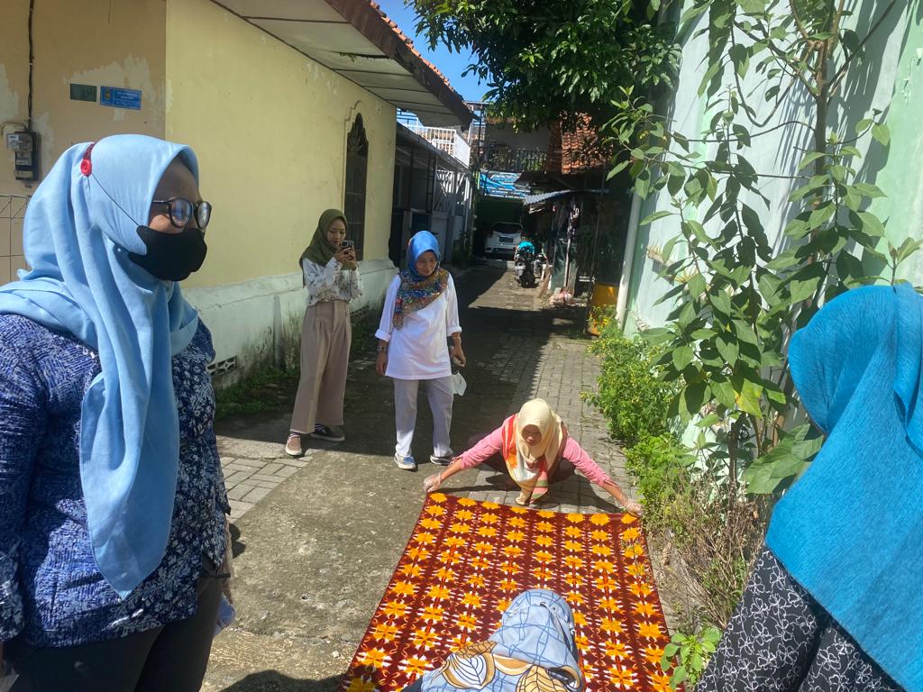Pelatihan Batik Sibori Kelurahan Semaki