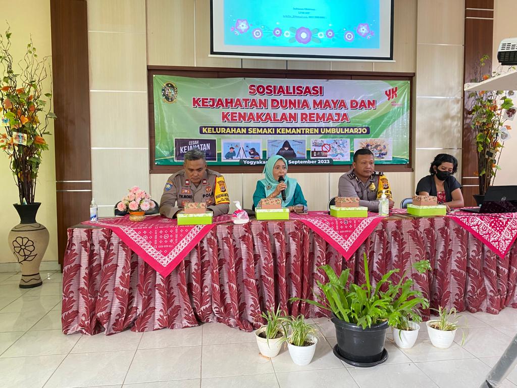Sosialisasi Pencegahan Kenakalan Remaja dan Kejahatan Dalam Dunia Maya Demi Terwujudnya Generasi Muda yang Berkualitas di Kelurahan Semaki Kemantren Umbulharjo Kota Yogyakarta